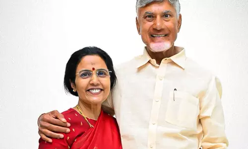 Andhra: चंद्रबाबू के 75वें जन्मदिन पर भुवनेश्वरी ने शेयर किया भावनात्मक संदेश Andhra: चंद्रबाबू के 75वें जन्मदिन पर भुवनेश्वरी ने शेयर किया भावनात्मक संदेश