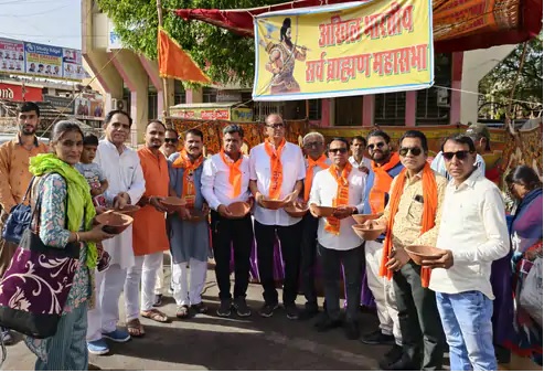 Bhilwara: अखिल भारतीय सर्व ब्राह्मण महासभा ने बांटे 501 परिंडे
