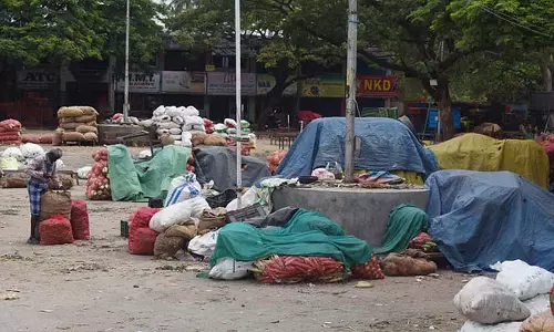 Wholesale vegetable market के व्यापारियों ने जीर्णोद्धार में लंबे समय से हो रही देरी पर नाराज