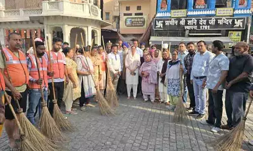 वरिष्ठ उप Mayor ने दरबार साहिब में सफाई अभियान का नेतृत्व किया वरिष्ठ उप Mayor ने दरबार साहिब में सफाई अभियान का नेतृत्व किया