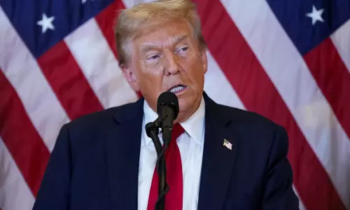 Trump प्रशासन ने सुप्रीम कोर्ट से वैकल्पिक कानूनों के तहत निर्वासन की अनुमति देने का किया आग्रह