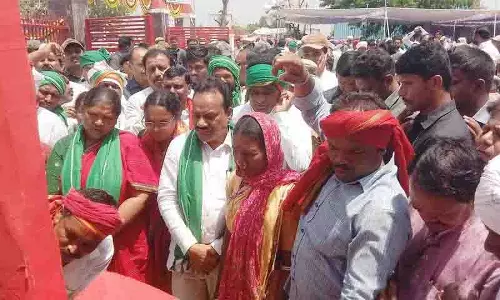 Adilabad में आदिवासियों ने इंदरवेली शहीदों को श्रद्धांजलि दी