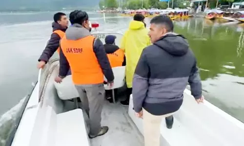 Jammu: पर्यटन विभाग ने डल में शिकारा संचालन के लिए दिशा-निर्देश जारी किए Jammu: पर्यटन विभाग ने डल में शिकारा संचालन के लिए दिशा-निर्देश जारी किए