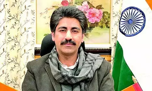 DC अनंतनाग ने जिला रेड क्रॉस सोसायटी, स्वास्थ्य योजनाओं की समीक्षा की