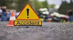 UP News: रास्ता बताने आए बारातियों को बस ने रौंदा, दो की मौत,चार घायल UP News: रास्ता बताने आए बारातियों को बस ने रौंदा, दो की मौत,चार घायल