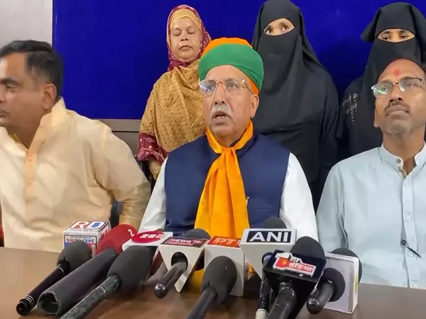 केंद्रीय कानून मंत्री ने कांग्रेस द्वारा ED कार्यालयों में तोड़फोड़ का आरोप लगाया केंद्रीय कानून मंत्री ने कांग्रेस द्वारा ED कार्यालयों में तोड़फोड़ का आरोप लगाया