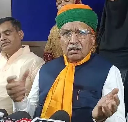 वक्फ कानून पर अर्जुन राम मेघवाल ने कांग्रेस को घेरा, सांप्रदायिक रंग देने का लगाया आरोप वक्फ कानून पर अर्जुन राम मेघवाल ने कांग्रेस को घेरा, सांप्रदायिक रंग देने का लगाया आरोप