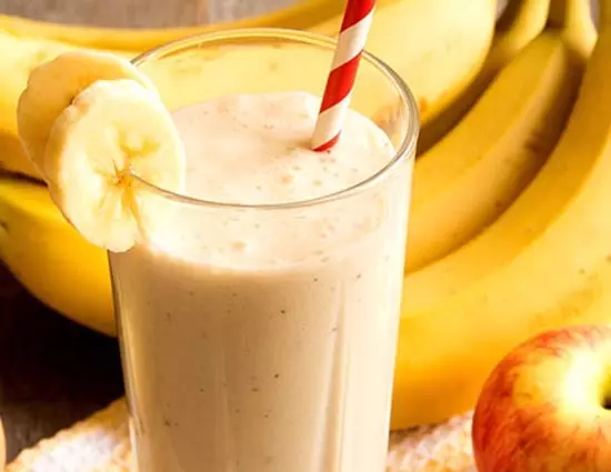 banana apple smoothie: केला-सेब स्मूदी पीकर गर्मियों में रखें अपनी सेहत का ख्याल banana apple smoothie: केला-सेब स्मूदी पीकर गर्मियों में रखें अपनी सेहत का ख्याल