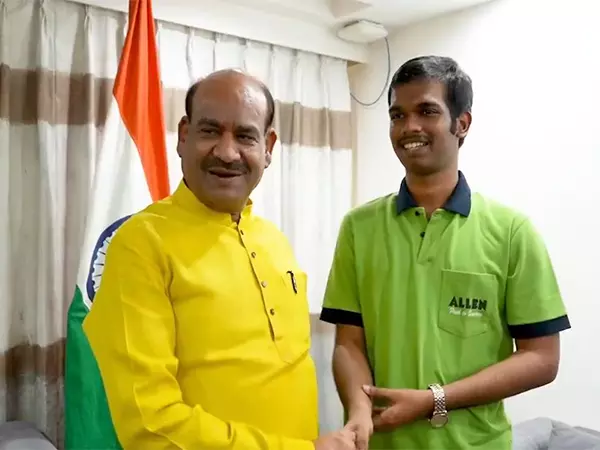 लोकसभा अध्यक्ष Om Birla ने जेईई मेन 2025 के टॉपर को बधाई दी लोकसभा अध्यक्ष Om Birla ने जेईई मेन 2025 के टॉपर को बधाई दी