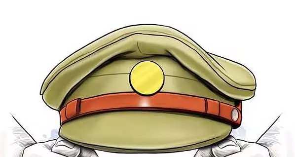 Chennai में पुलिस गश्ती वाहन से बैग चोरी Chennai में पुलिस गश्ती वाहन से बैग चोरी