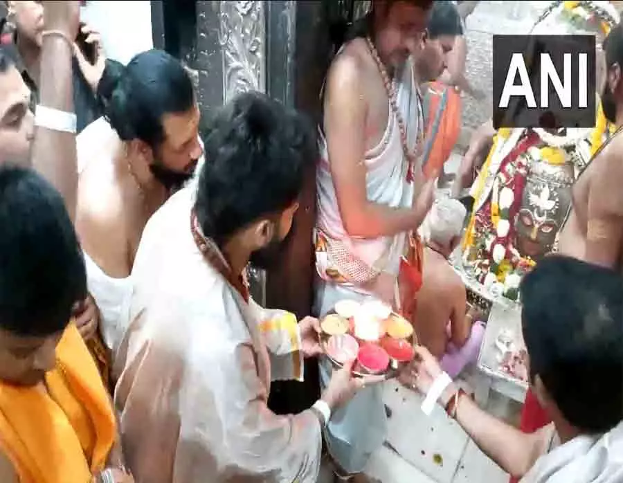 KGF स्टार यश ने उज्जैन के महाकालेश्वर मंदिर में दर्शन किए, आरती की KGF स्टार यश ने उज्जैन के महाकालेश्वर मंदिर में दर्शन किए, आरती की