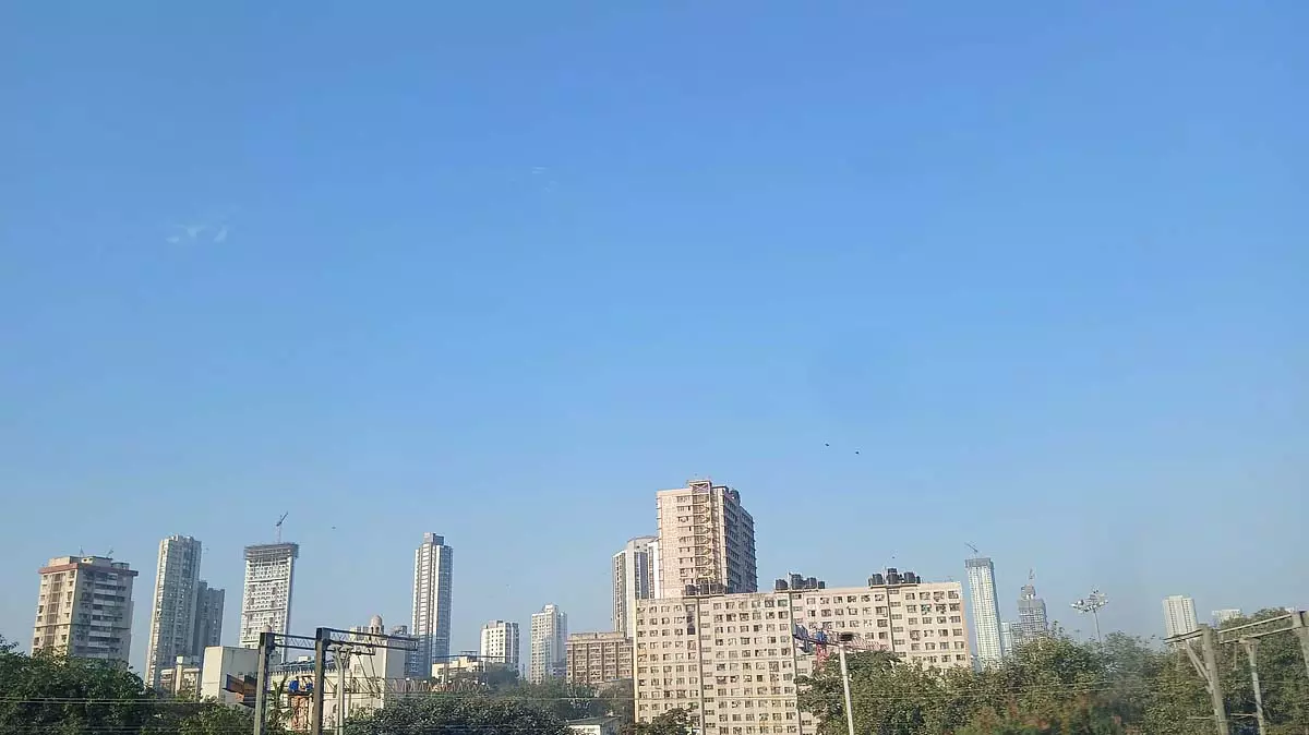 Mumbai: शहर में मौसम खुशनुमा, आर्द्रता के स्तर में मामूली गिरावट Mumbai: शहर में मौसम खुशनुमा, आर्द्रता के स्तर में मामूली गिरावट
