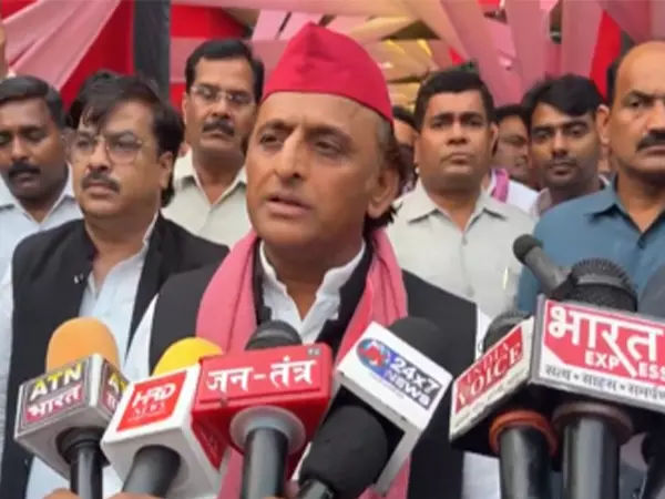 सपा प्रमुख अखिलेश यादव ने BJP पर निशाना साधा सपा प्रमुख अखिलेश यादव ने BJP पर निशाना साधा