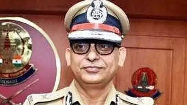 हेलमेट न पहनने वाले पुलिसकर्मी निलंबित: DGP ने आदेश दिया हेलमेट न पहनने वाले पुलिसकर्मी निलंबित: DGP ने आदेश दिया