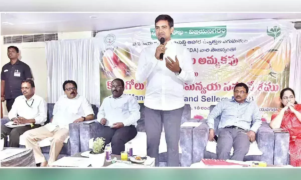 Andhra: मंत्री ने आम किसानों को सहायता का आश्वासन दिया Andhra: मंत्री ने आम किसानों को सहायता का आश्वासन दिया