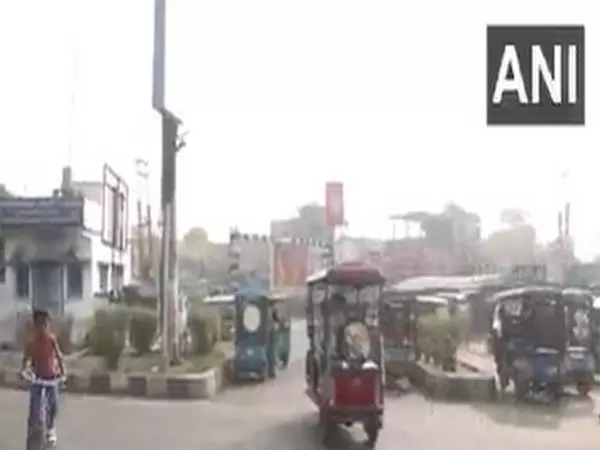 Murshidabad में हिंसक प्रदर्शनों के बाद दैनिक जीवन फिर से शुरू हुआ, 10 दिनों के बाद स्कूल फिर से खुले Murshidabad में हिंसक प्रदर्शनों के बाद दैनिक जीवन फिर से शुरू हुआ, 10 दिनों के बाद स्कूल फिर से खुले