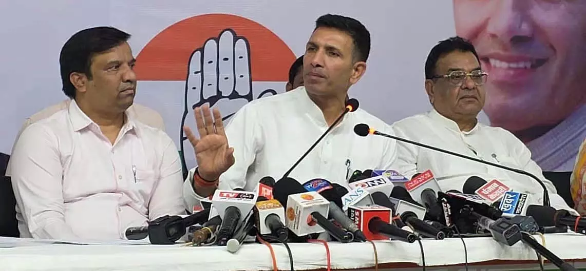 Madhya Pradesh : कांग्रेस ने राज्य में राष्ट्रपति शासन की मांग की Madhya Pradesh : कांग्रेस ने राज्य में राष्ट्रपति शासन की मांग की