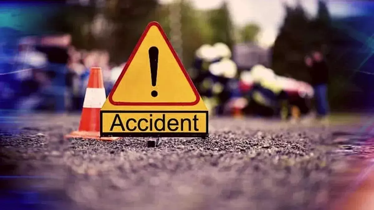 Raisen में शादी के बाद बड़ा हादसा, खाई में गिरी गाड़ी, 6 की मौत Raisen में शादी के बाद बड़ा हादसा, खाई में गिरी गाड़ी, 6 की मौत