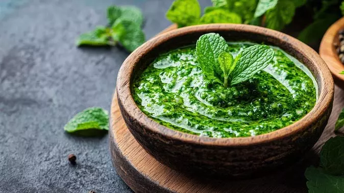 Mango Chutney: कच्चे आम की ऐसी चटनी आपने कभी नहीं खाई होगी, जानिए बनाने का आसान तरीका Mango Chutney: कच्चे आम की ऐसी चटनी आपने कभी नहीं खाई होगी, जानिए बनाने का आसान तरीका