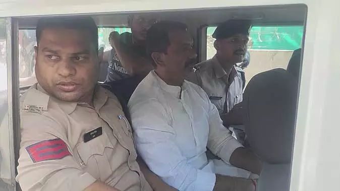 नेता प्रतिपक्ष गिरफ्तार, भाजपा नेता की शिकायत पर एक्शन नेता प्रतिपक्ष गिरफ्तार, भाजपा नेता की शिकायत पर एक्शन