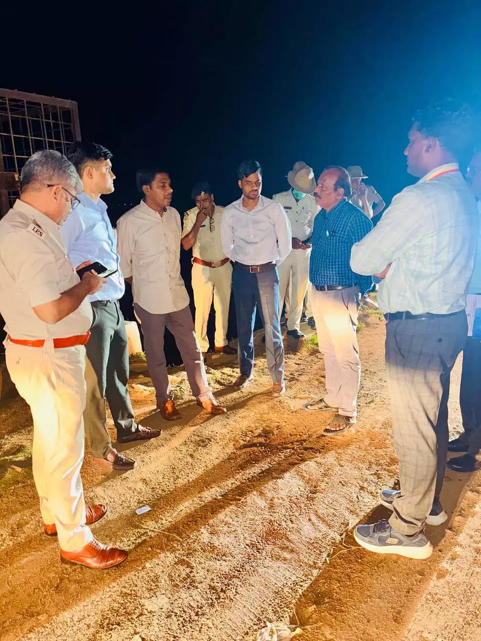 तुंगभद्रा अचुकट्टू क्षेत्र: जल रिसाव की रोकथाम और मरम्मत को प्राथमिकता की आवश्यकता तुंगभद्रा अचुकट्टू क्षेत्र: जल रिसाव की रोकथाम और मरम्मत को प्राथमिकता की आवश्यकता