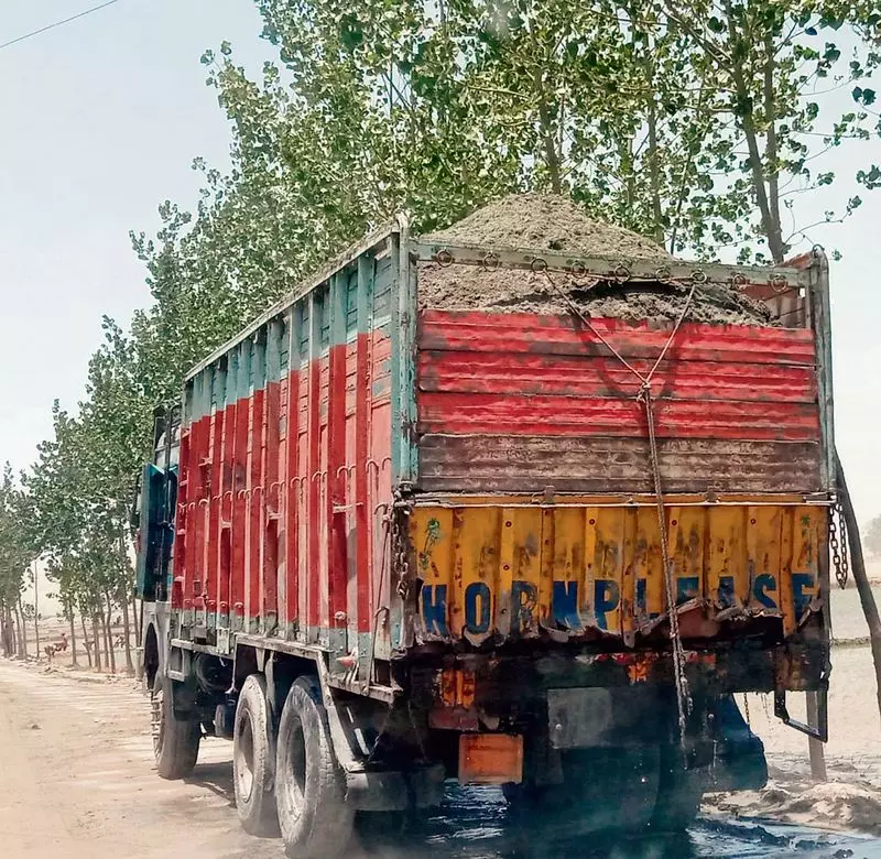 Yamunanagar जिले में अवैध खनिज खनन कारोबार को रोकने के लिए 1,893 वाहनों की जांच की गई Yamunanagar जिले में अवैध खनिज खनन कारोबार को रोकने के लिए 1,893 वाहनों की जांच की गई