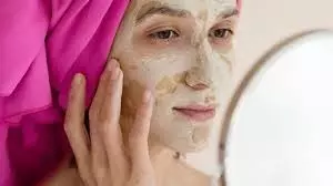 Skin Care: गर्मियों में बालों और त्वचा के लिए किसी वरदान से कम नहीं है मुल्तानी मिट्टी, ऐसे करें इस्तेमाल Skin Care: गर्मियों में बालों और त्वचा के लिए किसी वरदान से कम नहीं है मुल्तानी मिट्टी, ऐसे करें इस्तेमाल