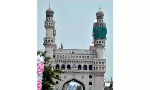 ASI ने चारमीनार की क्षतिग्रस्त मीनार का जीर्णोद्धार शुरू किया ASI ने चारमीनार की क्षतिग्रस्त मीनार का जीर्णोद्धार शुरू किया