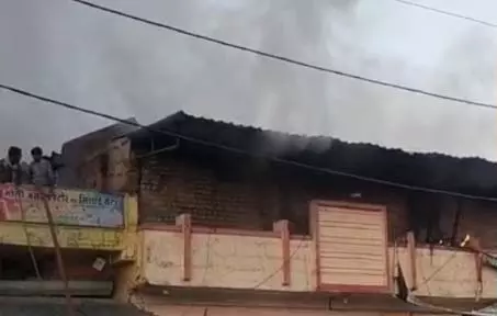 कारोबारी का जनरल स्टोर जलकर खाक, शॉर्ट सर्किट से लगी थी आग कारोबारी का जनरल स्टोर जलकर खाक, शॉर्ट सर्किट से लगी थी आग