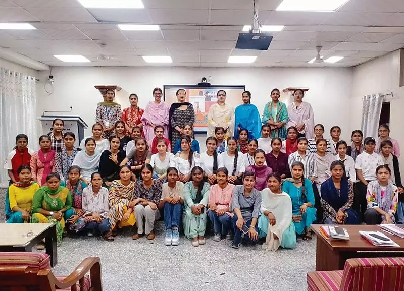 Haryana : कैम्पस नोट्स गुरु नानक देव पर फिल्म दिखाई गई Haryana : कैम्पस नोट्स गुरु नानक देव पर फिल्म दिखाई गई