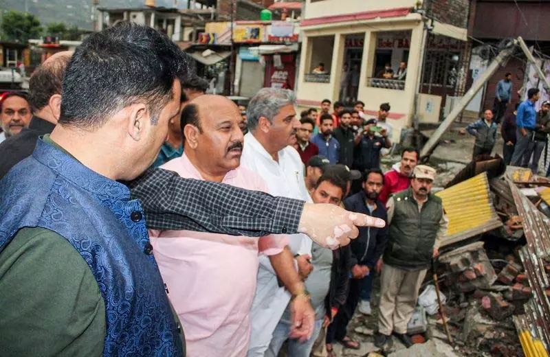 Jammu: उपमुख्यमंत्री ने नुकसान का आकलन करने के लिए रामबन का दौरा किया Jammu: उपमुख्यमंत्री ने नुकसान का आकलन करने के लिए रामबन का दौरा किया