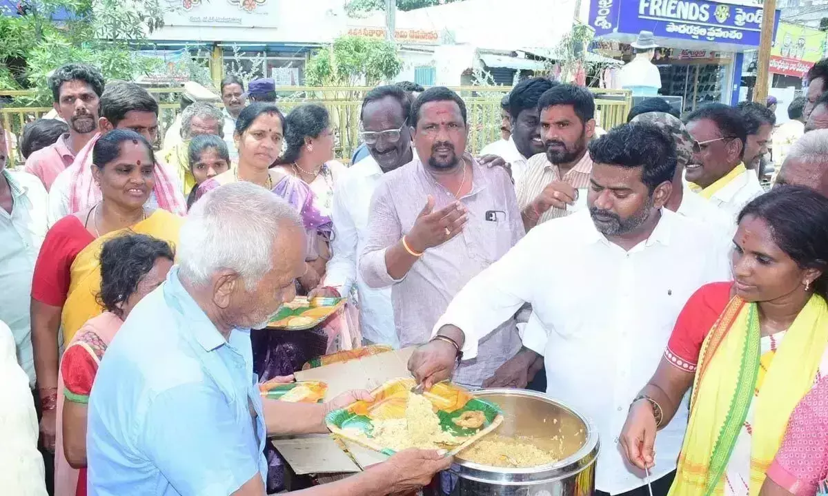 Andhra: सीएम नायडू का जन्मदिन मनाया गया Andhra: सीएम नायडू का जन्मदिन मनाया गया
