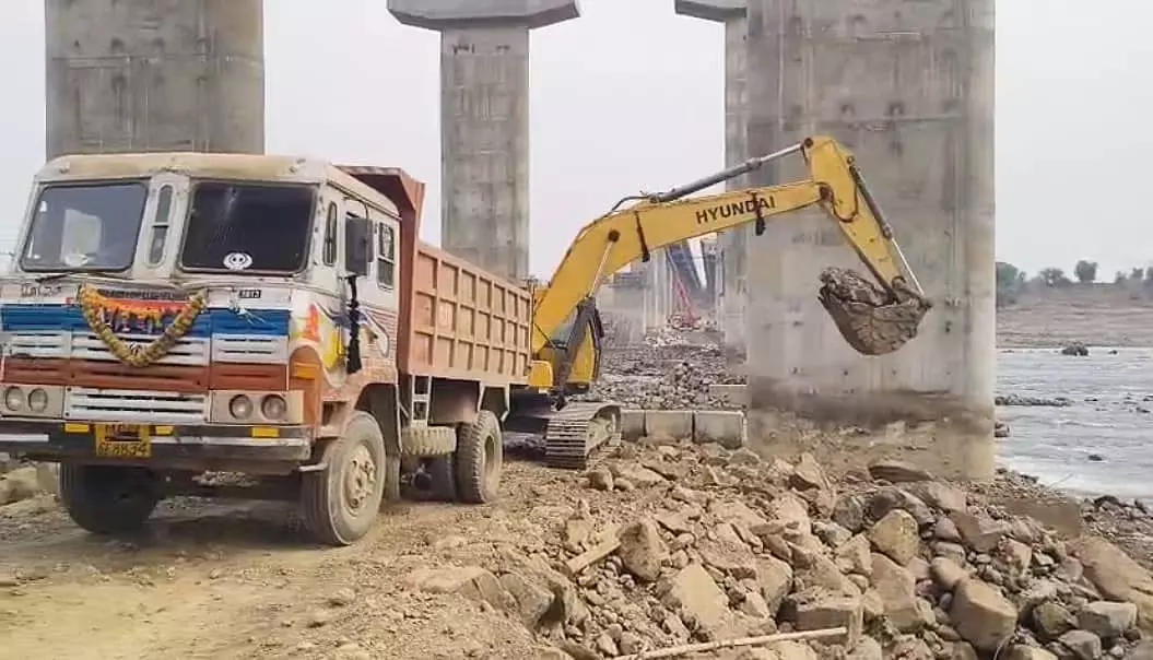 इंदौर का मोरटक्का ब्रिज: 6 में से तीन लेन जुलाई तक वाहनों के लिए खुल जाएंगी इंदौर का मोरटक्का ब्रिज: 6 में से तीन लेन जुलाई तक वाहनों के लिए खुल जाएंगी