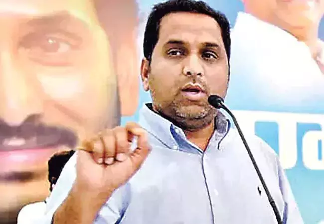 शराब घोटाला मामला SIT जांच में शामिल होऊंगा: राज कासिरेड्डी शराब घोटाला मामला SIT जांच में शामिल होऊंगा: राज कासिरेड्डी