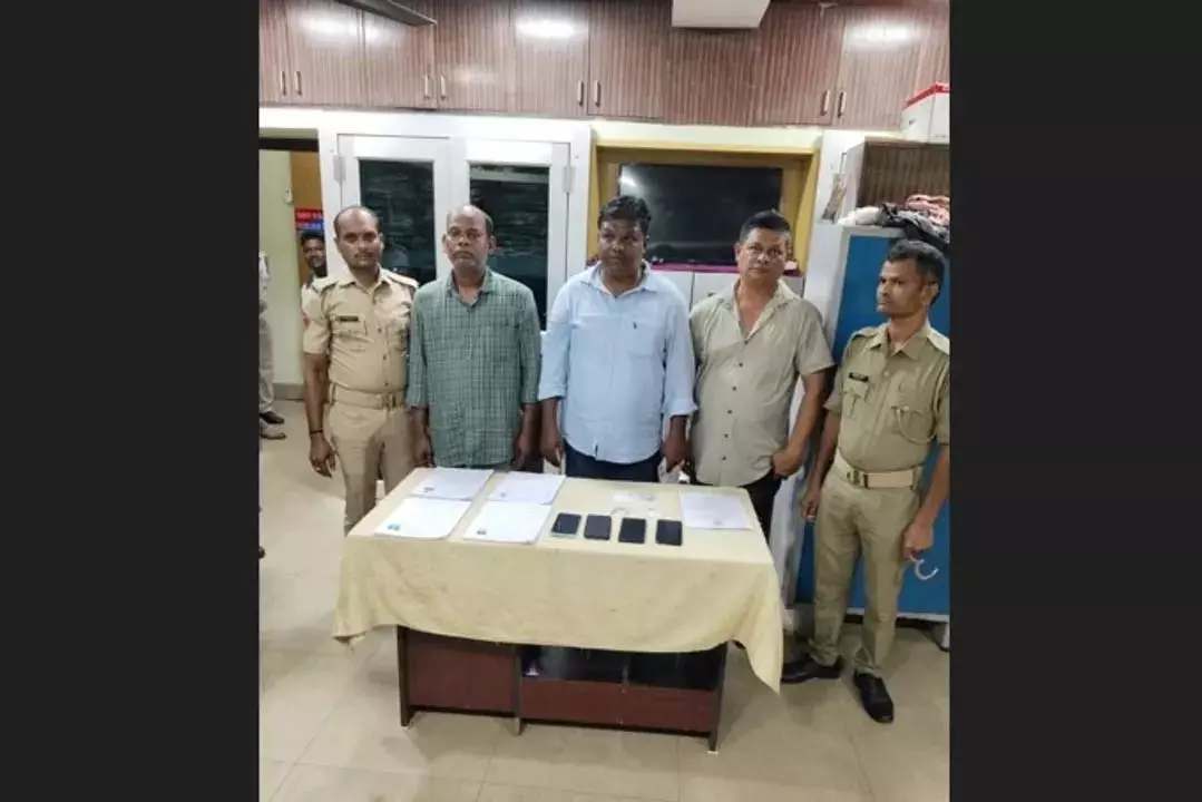 इजराइल में नौकरी दिलाने के नाम पर युवाओं को ठगने के आरोप में भुवनेश्वर में 3 लोग गिरफ्तार इजराइल में नौकरी दिलाने के नाम पर युवाओं को ठगने के आरोप में भुवनेश्वर में 3 लोग गिरफ्तार