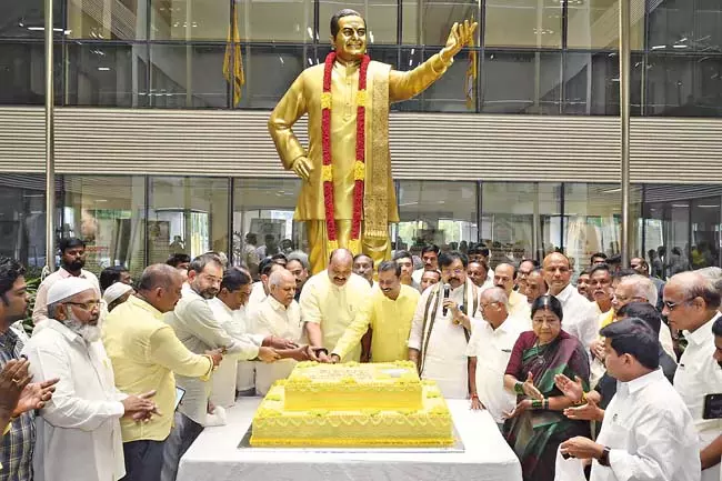 Andhra : पूरे राज्य में चंद्रबाबू का जन्मदिन मनाया गया Andhra : पूरे राज्य में चंद्रबाबू का जन्मदिन मनाया गया