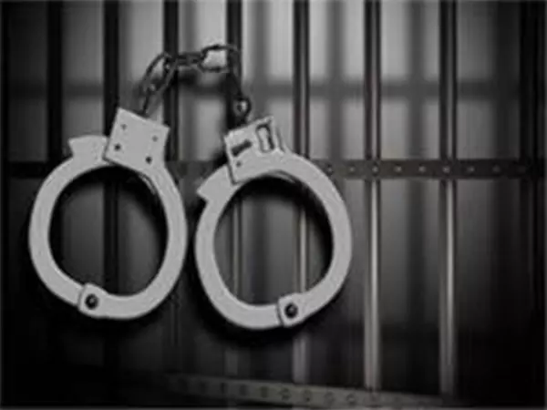हैदराबाद साइबर अपराध पुलिस ने 2.43 करोड़ रुपये के ऑनलाइन निवेश घोटाले में मुंबई के व्यक्ति को किया गिरफ्तार हैदराबाद साइबर अपराध पुलिस ने 2.43 करोड़ रुपये के ऑनलाइन निवेश घोटाले में मुंबई के व्यक्ति को किया गिरफ्तार