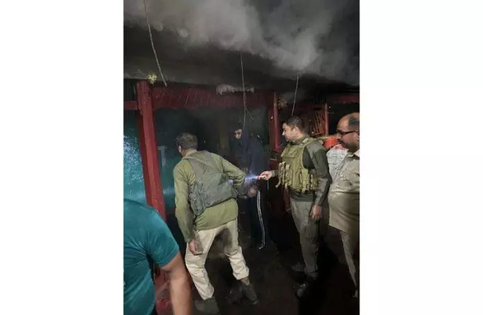 Jammu: आग की घटना में मकान क्षतिग्रस्त Jammu: आग की घटना में मकान क्षतिग्रस्त