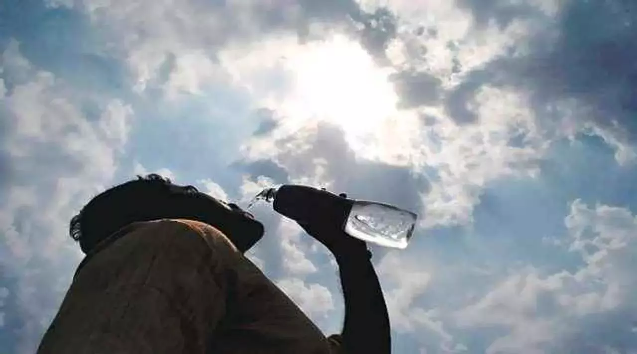Odisha : तापमान बढ़ने के साथ गर्मी से संबंधित बीमारियों के 49 मामले सामने आए Odisha : तापमान बढ़ने के साथ गर्मी से संबंधित बीमारियों के 49 मामले सामने आए