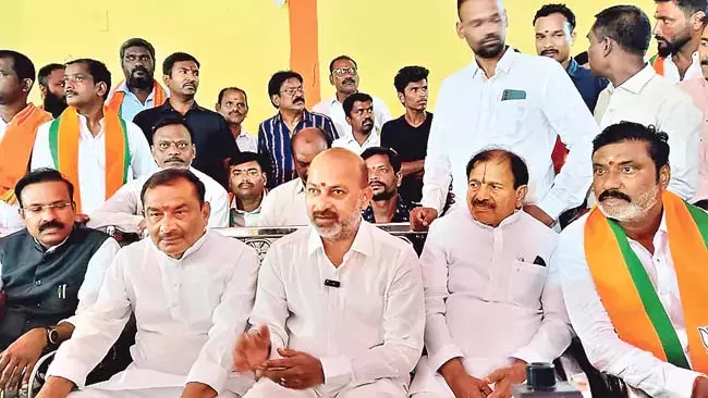 वक्फ बोर्ड के खिलाफ विपक्ष की साजिश: Bandi Sanjay वक्फ बोर्ड के खिलाफ विपक्ष की साजिश: Bandi Sanjay
