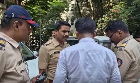 उद्योगपति के घर के बाहर फायरिंग, घटना सीसीटीवी में कैद, LIVE वीडियो... उद्योगपति के घर के बाहर फायरिंग, घटना सीसीटीवी में कैद, LIVE वीडियो...