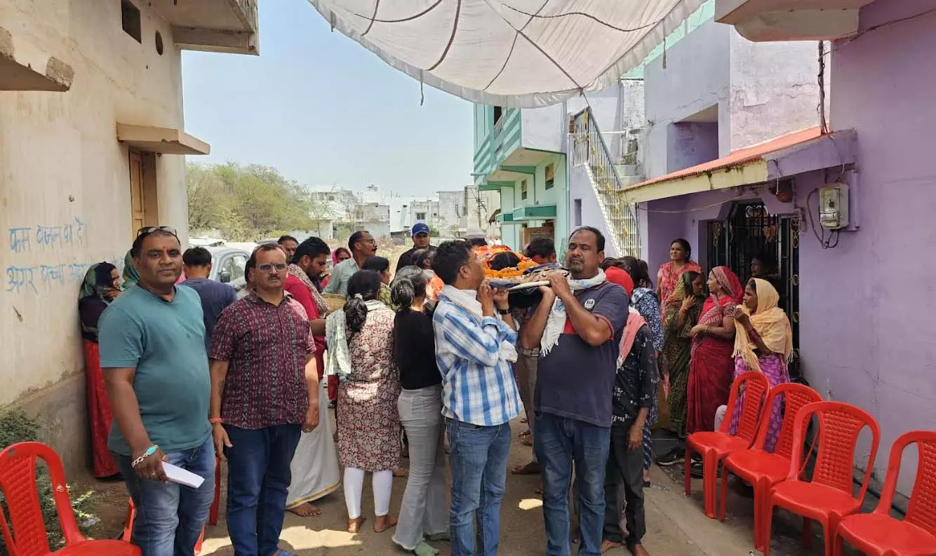 नवदृष्टि फाउंडेशन के प्रयास से राजनांदगाव में देहदान व् नेत्रदान सम्पन्न हुआ नवदृष्टि फाउंडेशन के प्रयास से राजनांदगाव में देहदान व् नेत्रदान सम्पन्न हुआ