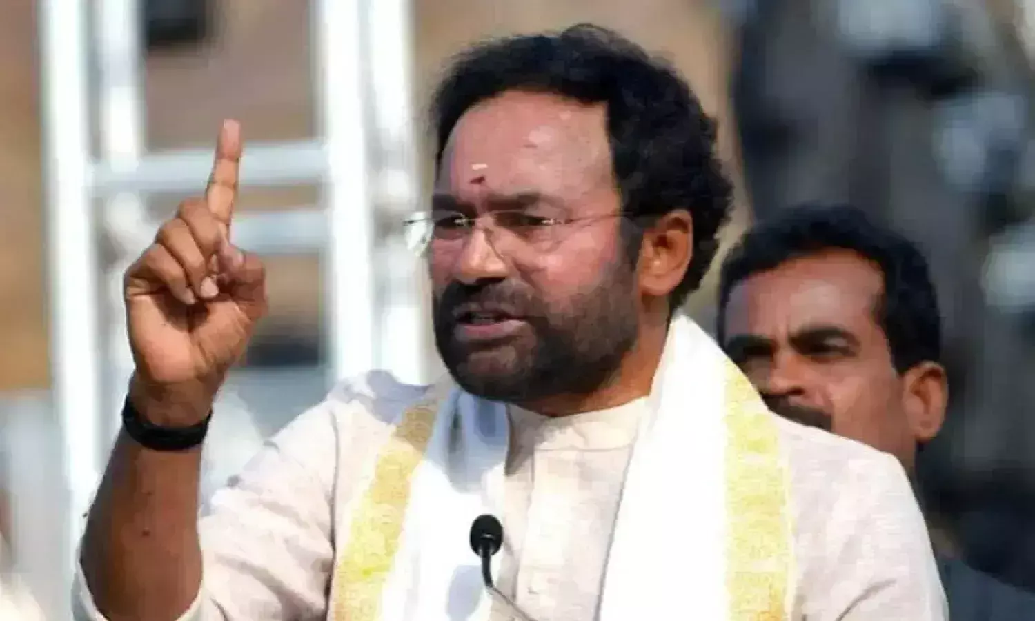 MIM चुनावों में MIM का समर्थन करने के लिए बीआरएस, कांग्रेस की धर्मनिरपेक्ष साख पर सवाल उठाए MIM चुनावों में MIM का समर्थन करने के लिए बीआरएस, कांग्रेस की धर्मनिरपेक्ष साख पर सवाल उठाए