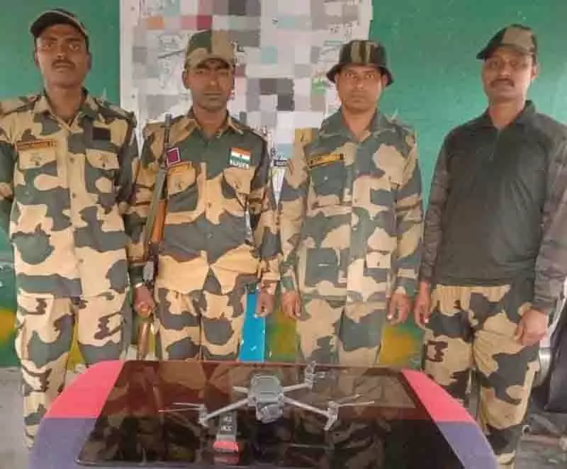 BSF जवानों ने अमृतसर, तरनतारन, फिरोजपुर इलाकों से तीन पाकिस्तानी ड्रोन और ड्रग्स बरामद किए BSF जवानों ने अमृतसर, तरनतारन, फिरोजपुर इलाकों से तीन पाकिस्तानी ड्रोन और ड्रग्स बरामद किए