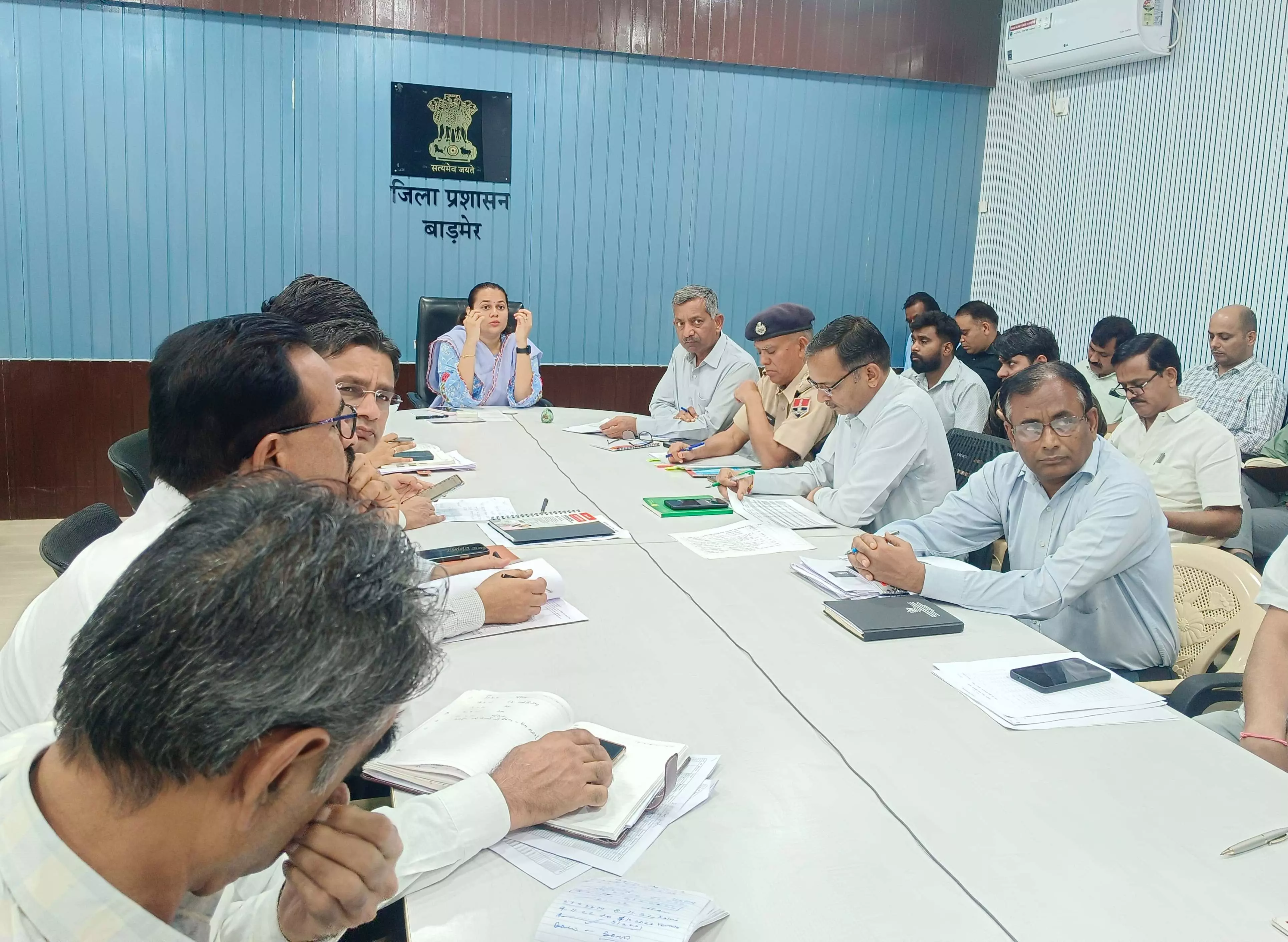 Barmer: जिला कलेक्टर ने ली साप्ताहिक समीक्षा बैठक Barmer: जिला कलेक्टर ने ली साप्ताहिक समीक्षा बैठक