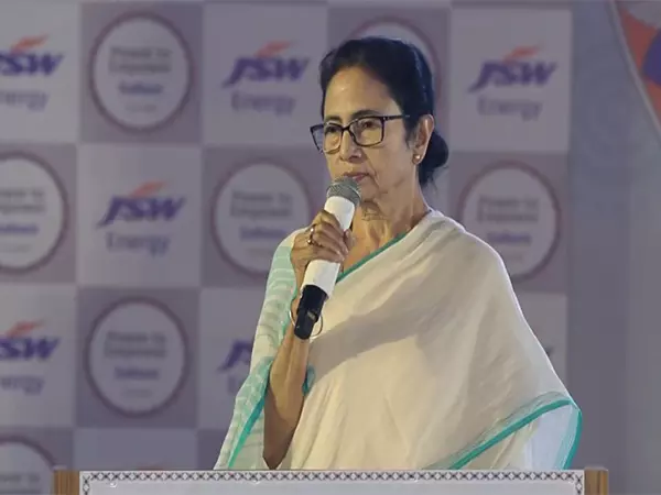 पश्चिम बंगाल की CM ममता बनर्जी ने सालबोनी में 1600 मेगावाट बिजली संयंत्र की आधारशिला रखी पश्चिम बंगाल की CM ममता बनर्जी ने सालबोनी में 1600 मेगावाट बिजली संयंत्र की आधारशिला रखी