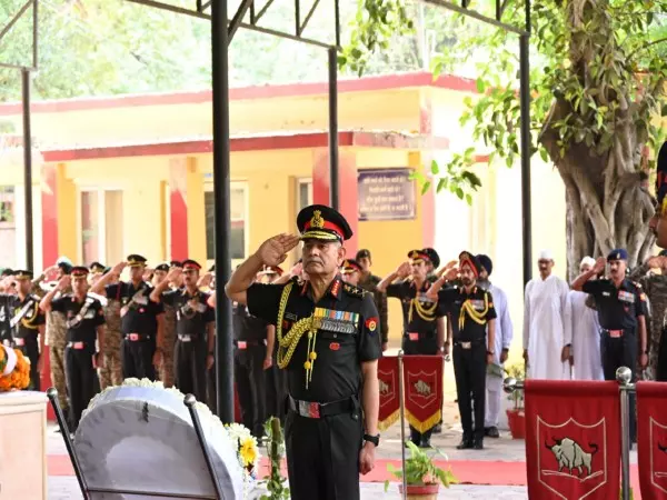 सेना प्रमुख जनरल उपेंद्र द्विवेदी ने 18 JAK RIF के अपने साथी नायब सूबेदार बलदेव सिंह को दी श्रद्धांजलि सेना प्रमुख जनरल उपेंद्र द्विवेदी ने 18 JAK RIF के अपने साथी नायब सूबेदार बलदेव सिंह को दी श्रद्धांजलि