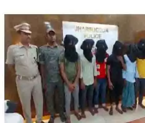 Odisha पुलिस ने मुर्शिदाबाद हिंसा से जुड़े 6 लोगों को किया गिरफ्तार Odisha पुलिस ने मुर्शिदाबाद हिंसा से जुड़े 6 लोगों को किया गिरफ्तार
