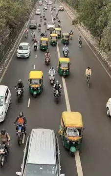 दिल्ली में US के उपराष्ट्रपति के दौरे के चलते कई हिस्सों में भारी ट्रैफिक जाम दिल्ली में US के उपराष्ट्रपति के दौरे के चलते कई हिस्सों में भारी ट्रैफिक जाम