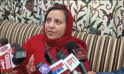 कश्मीर के सभी स्कूलों में कल कक्षाएं स्थगित रहेंगी: सरकार कश्मीर के सभी स्कूलों में कल कक्षाएं स्थगित रहेंगी: सरकार